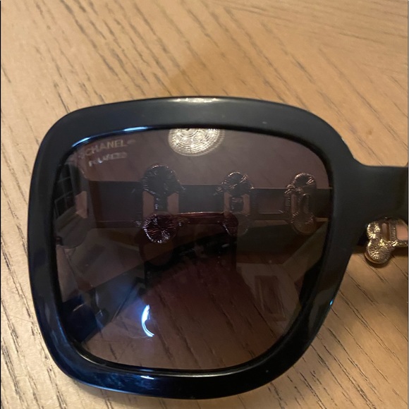 ❤️ Authentic Chanel limited edition Sunglasses with pink stones and pearls - Picture 8 of 10